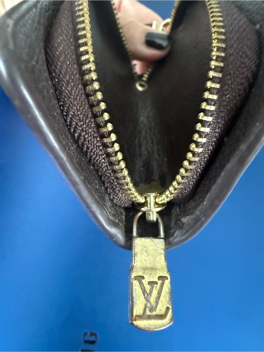 Louis Vuitton Monogram Key Pouch -need repair - Picture 5 of 9